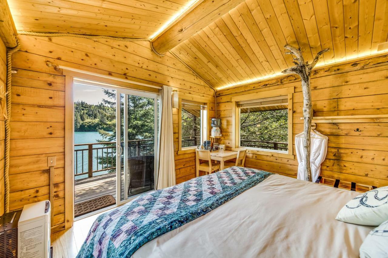 Stillpoint Lodge - All-Inclusive Halibut Cove エクステリア 写真