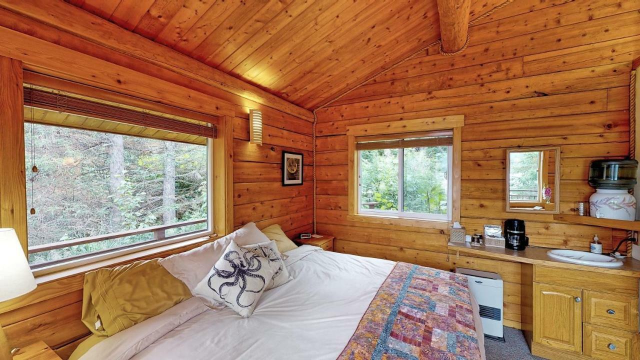 Stillpoint Lodge - All-Inclusive Halibut Cove エクステリア 写真
