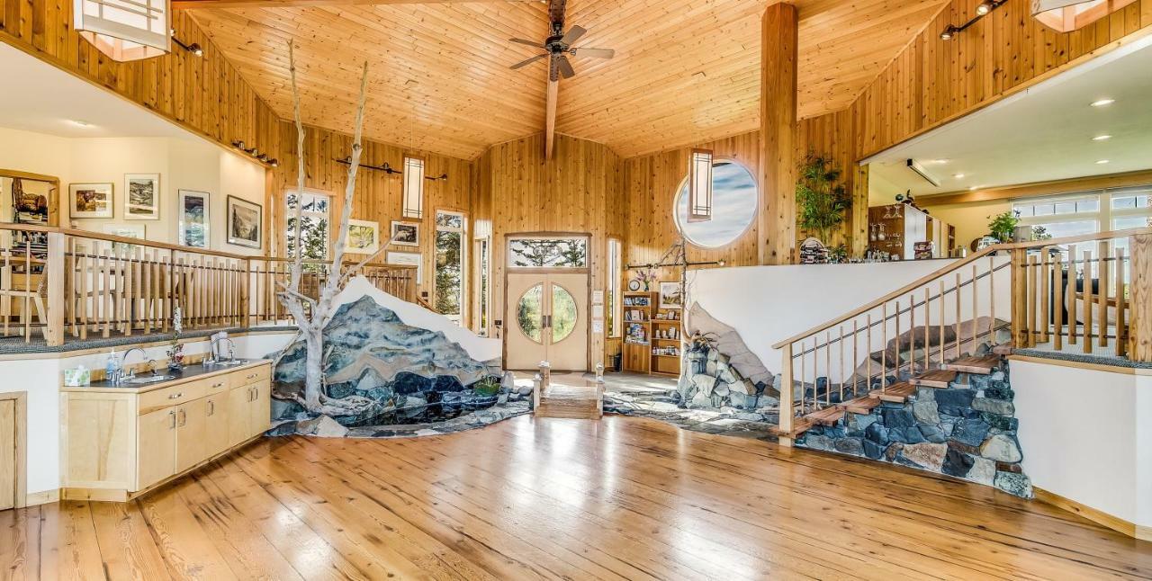 Stillpoint Lodge - All-Inclusive Halibut Cove エクステリア 写真