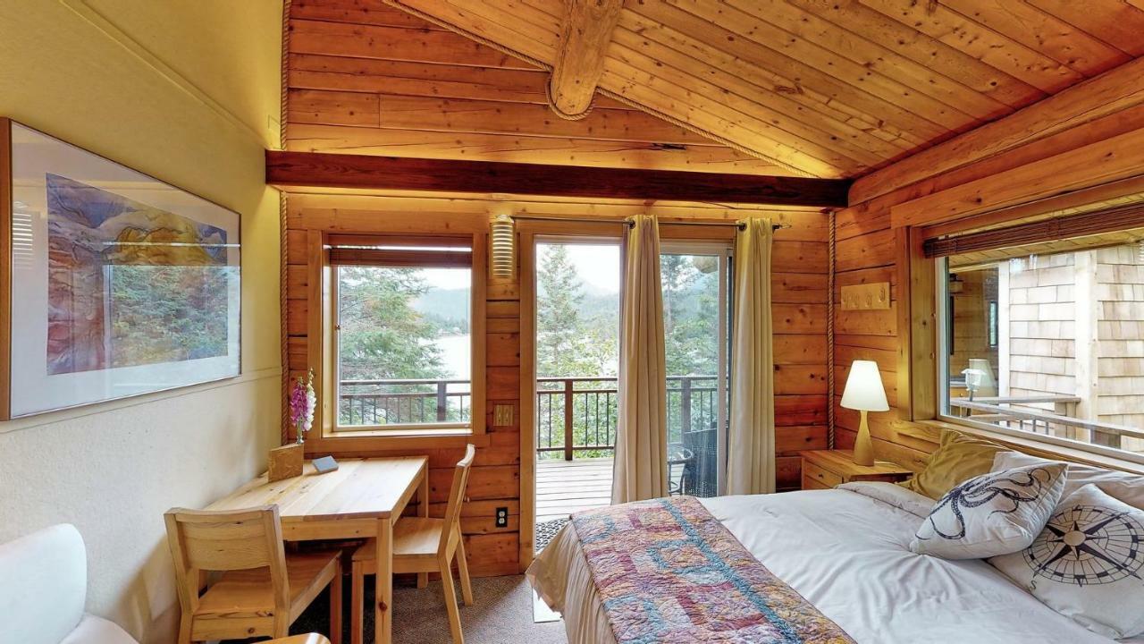 Stillpoint Lodge - All-Inclusive Halibut Cove エクステリア 写真