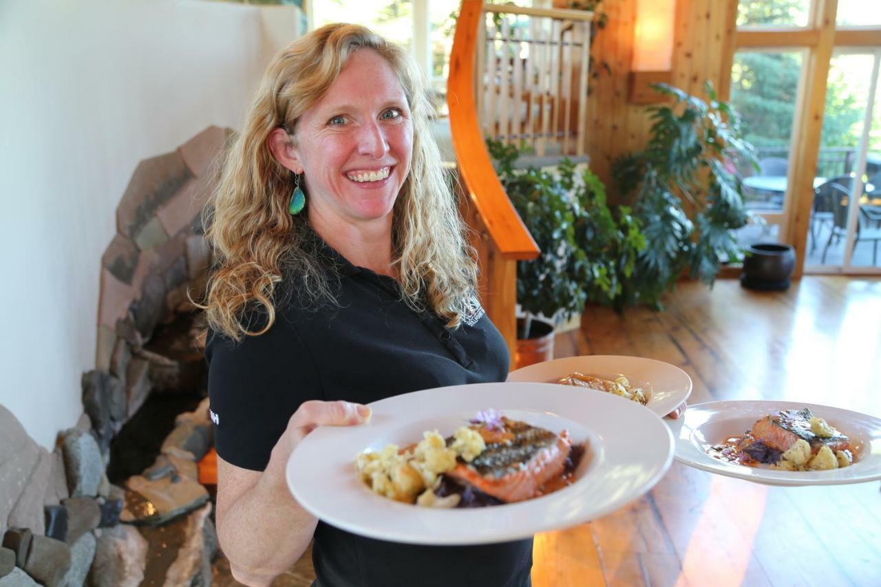 Stillpoint Lodge - All-Inclusive Halibut Cove エクステリア 写真